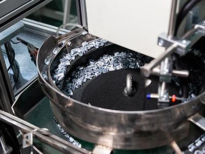Wedge anchor automatic assembly machine